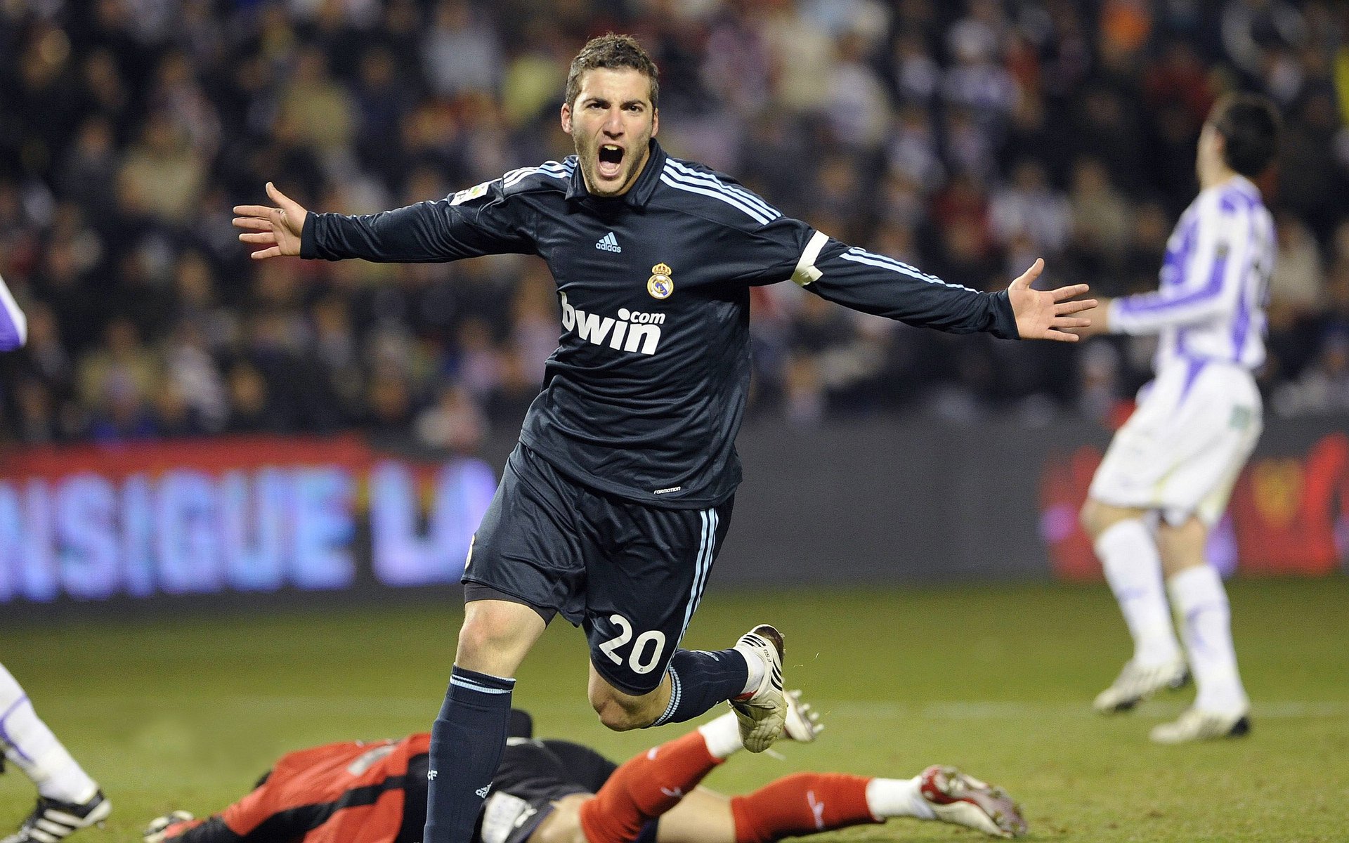 开云官网-未来“足球天王”在欧冠舞台的首次大放异彩，欧足联50大未来之星